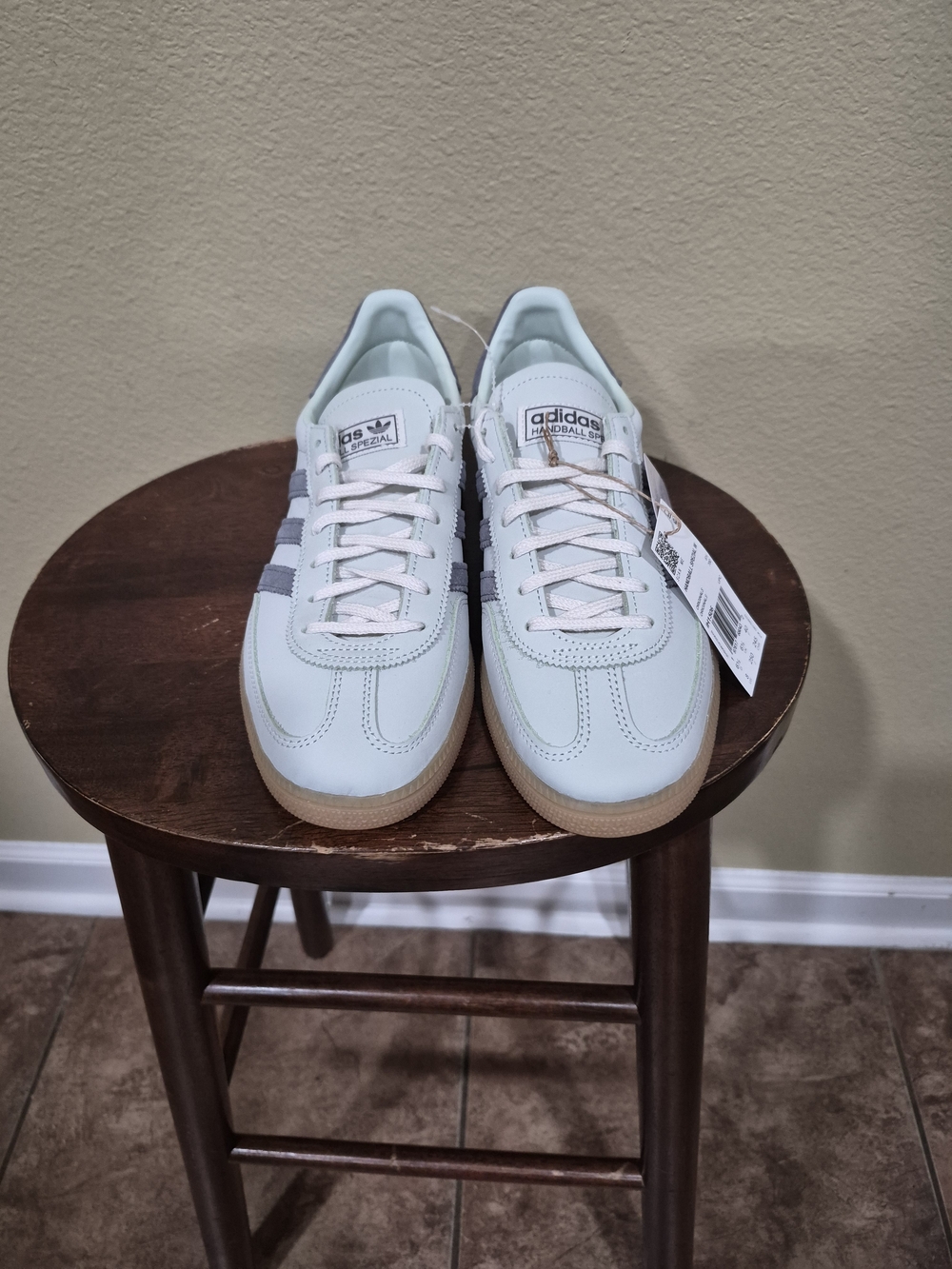 Adidas Women's Handball Espezial, Linen Green/ Gray Size 8